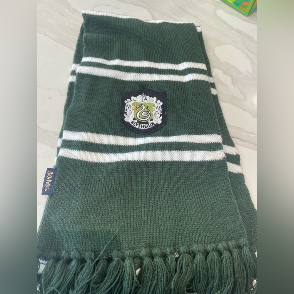 NWOT Harry Potter Slytherin Scarf